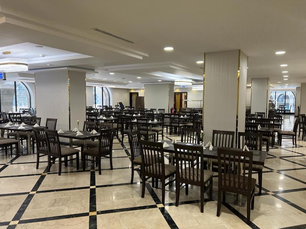Отель Al Ansar Golden Tulip Медина Экстерьер фото