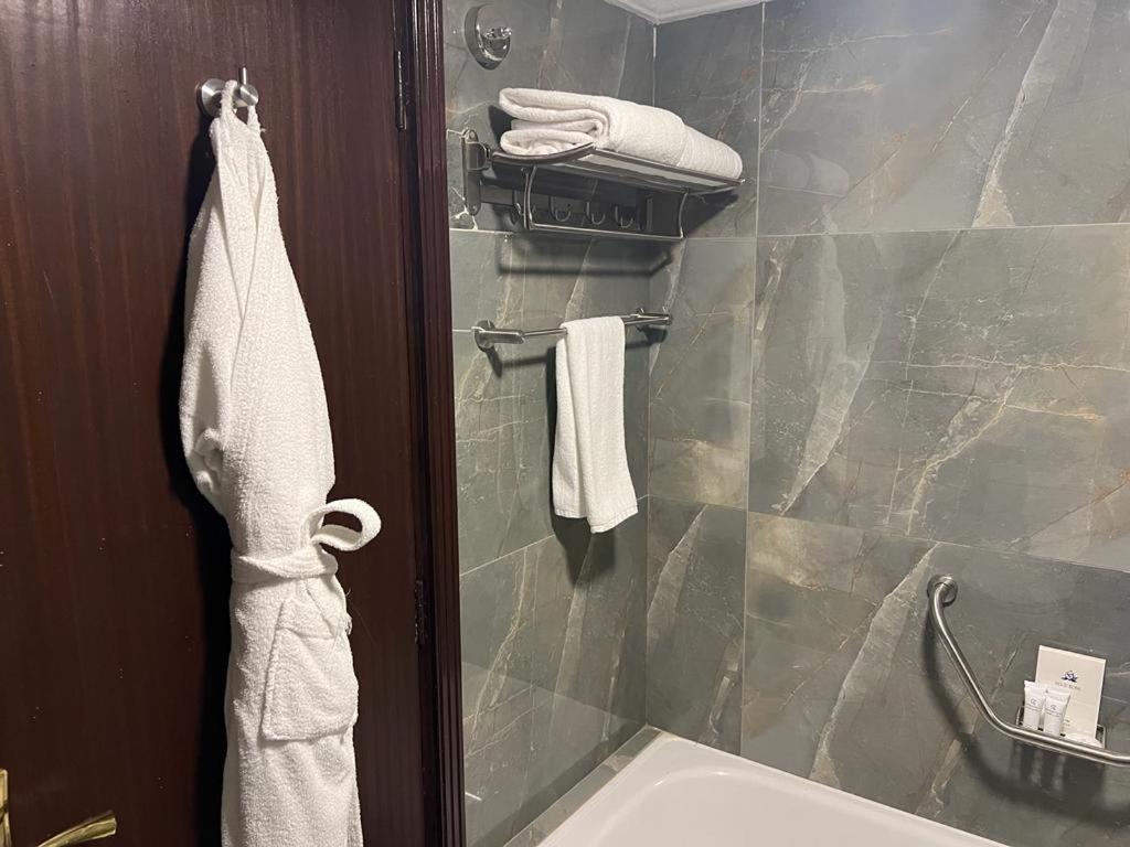 Отель Al Ansar Golden Tulip Медина Экстерьер фото