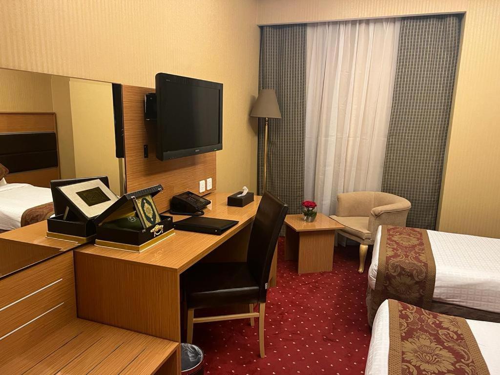 Отель Al Ansar Golden Tulip Медина Экстерьер фото